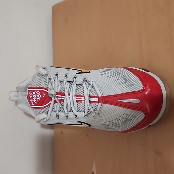 NIKE AIR VAPORMAX 360 SIZE 10 VAST GREY/WHITE-PARTICLE GREY AND RED. - Picture 7 of 17